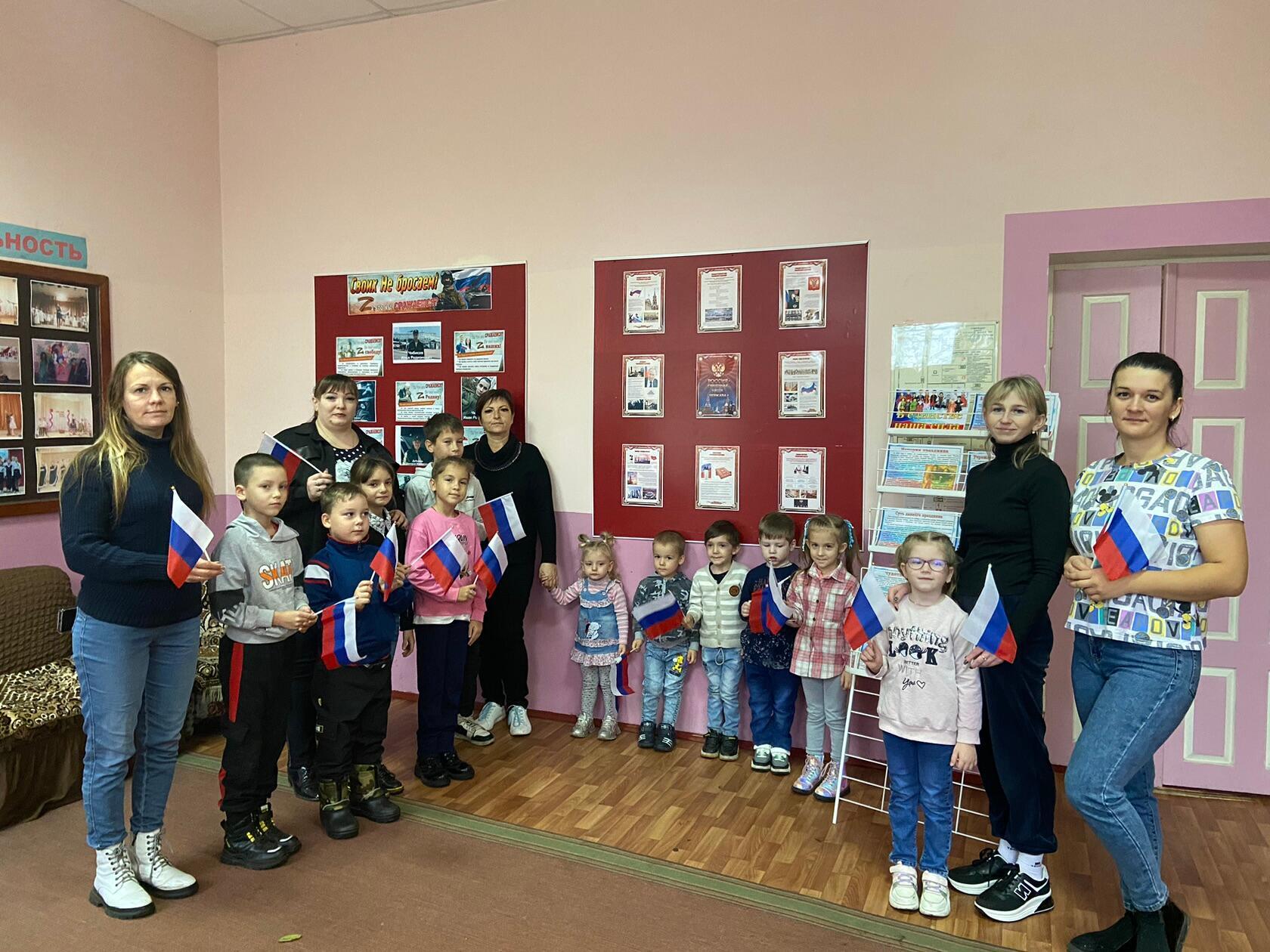 Информационный час «Род и Родина-слова одного корня»
